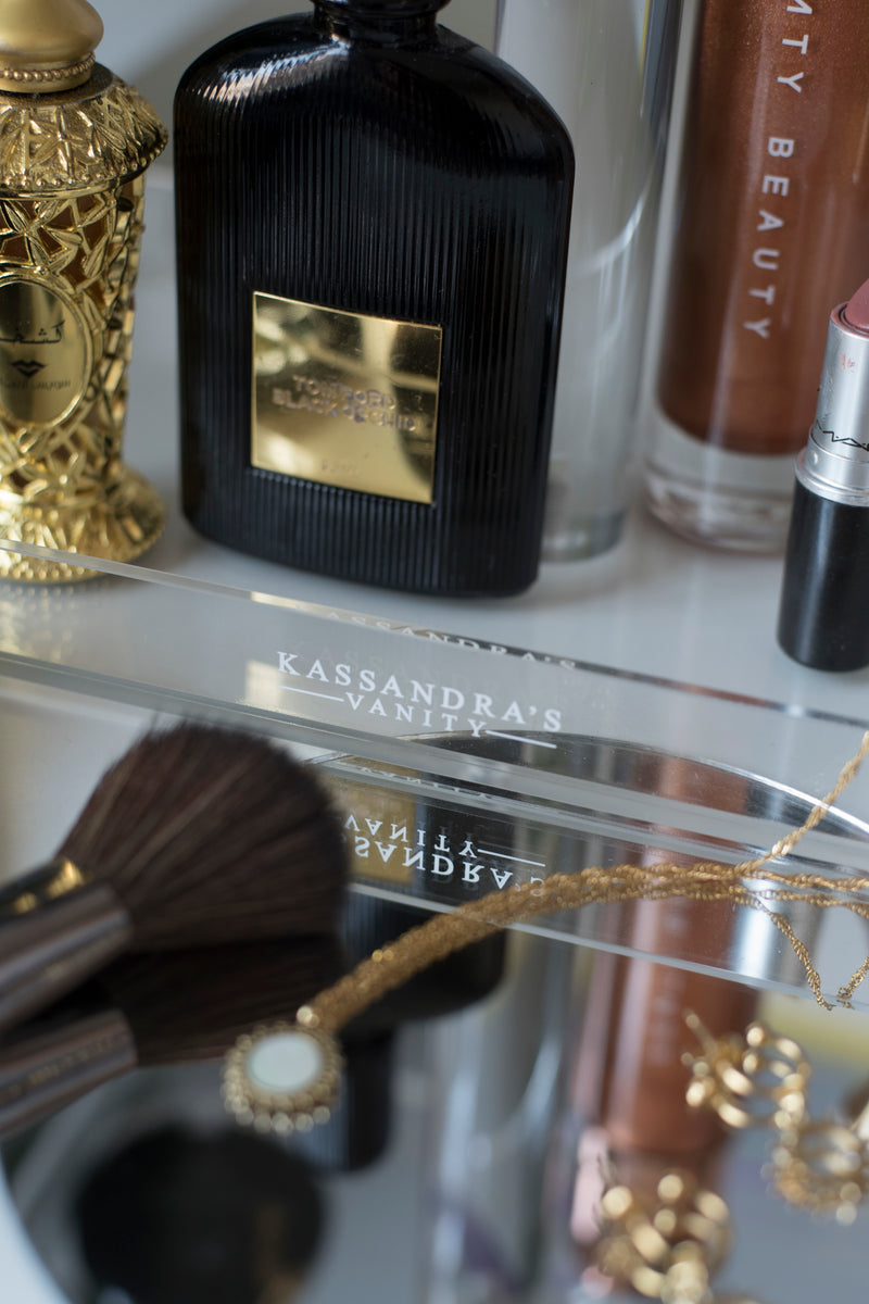Elsa's vanity stand - kassandrasvanity